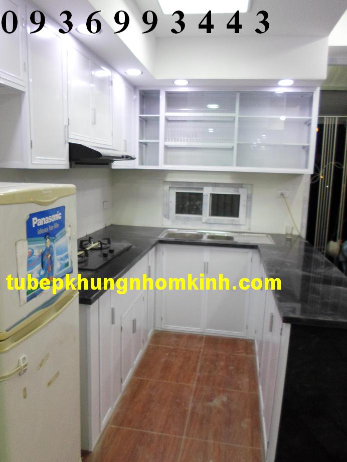 tu_bep_nhom_son_tinh_dien_canh_hem_nho