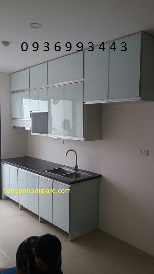 tủ bếp nhôm kính cánh hệ Zang Lee mặt Acrylic có chân tủ bếp nhôm kính cánh hệ Zang Lee mặt Acrylic có chân