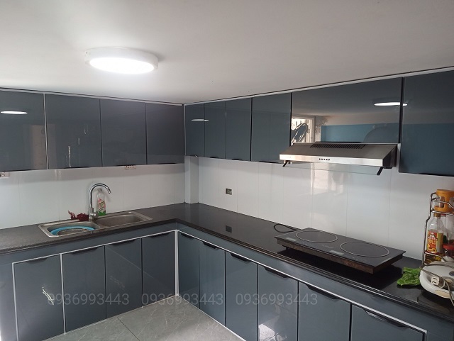 Tủ bếp nhôm cánh kính tràn viền Tủ bếp nhôm cánh kính tràn viền