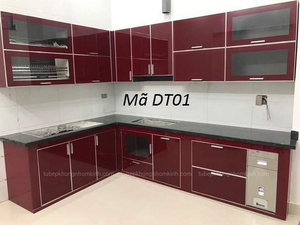 tu_bep_nhom_canh_kinh_mau_do