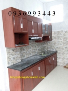 mẫu tủ bếp nhôm vân gỗ