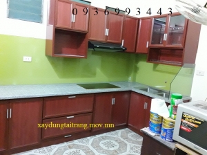 thi công tủ bếp nhôm giả vân gỗ