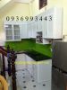 tủ bếp nhôm sơn tĩnh điện chữ L - anh 1