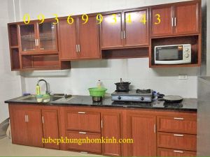 thiết kế mẫu tủ bếp nhôm vân gỗ