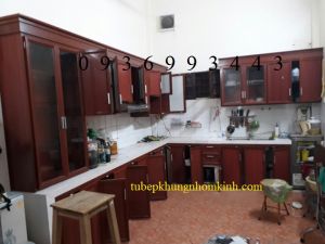 tủ bếp nhôm vân gỗ