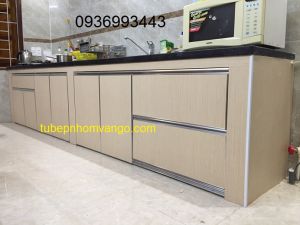 tu bep nhom canh laminate