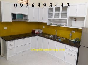 mẫu tủ bếp nhôm kính