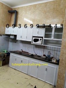 mẫu tủ bếp nhôm kính