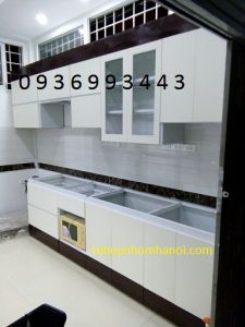 mẫu thi công tủ bếp nhôm cánh gỗ nhựa PVC