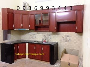 tủ bếp nhôm vân gỗ