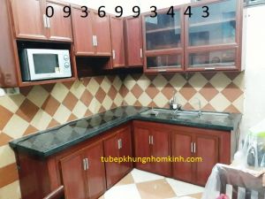 mẫu tủ bếp nhôm kính