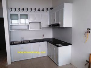 tủ bếp nhôm sơn tĩnh điện chữ L
