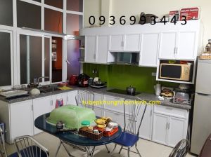 tủ bếp nhôm kính