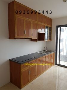 Tủ bếp nhôm vân gỗ màu nhạt