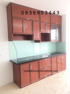 mẫu tủ bếp nhôm kính