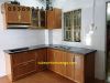 tủ bếp nhôm vân gỗ màu nhạt - anh 1