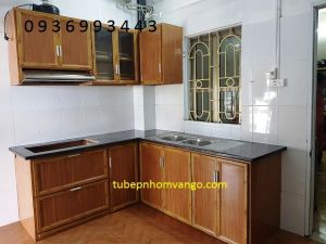 tủ bếp nhôm vân gỗ màu nhạt