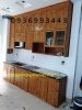 mẫu thiết kế tủ bếp nhôm vân gỗ màu nhạt đẹp - anh 1