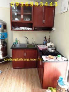 mẫu thi công tủ bếp nhôm vân gỗ