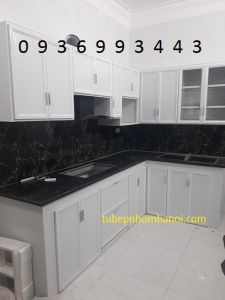 mẫu tủ bếp nhôm kính chữ L