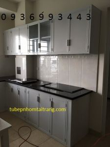 thi công mẫu tủ bếp nhôm sơn tĩnh điện chữ I