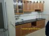 tủ bếp nhôm vân gỗ màu nhạt - anh 1