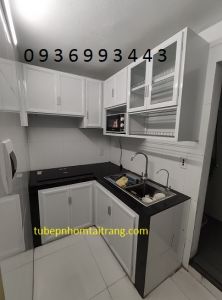tủ bếp nhôm sơn tĩnh điện xây bệ bếp