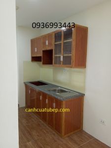 tủ bếp nhôm vân gỗ màu nhạt