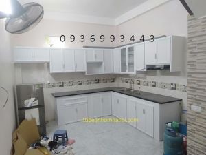 tủ bếp nhôm sơn tĩnh điện chữ L