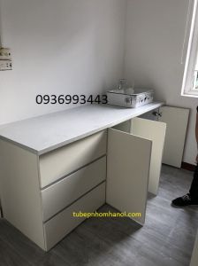 tủ bếp nhôm cánh gỗ nhựa