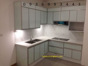 tủ bếp nhôm kính cánh hệ Zang Lee dưới xây bệ bếp