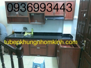 tủ bếp nhôm vân gỗ