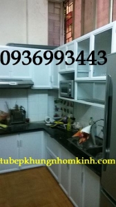 thi cong tu bep nhom son tinh dien