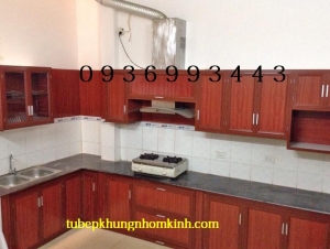 tủ bếp nhôm vân gỗ chữ L