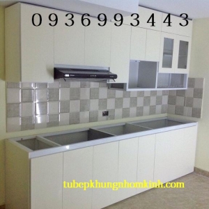 tủ bếp nhôm tĩnh điện cánh gỗ nhựa chữ I