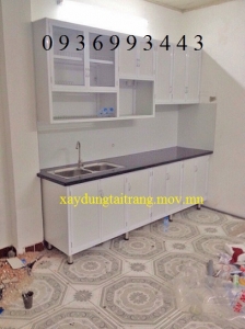 thiết kê tủ bếp nhôm sơn tĩnh điện có chân