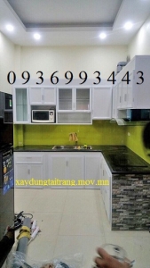 tủ bếp nhôm kính