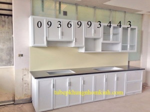 mẫu tủ bếp nhôm sơn tĩnh điện