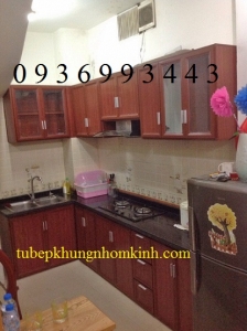 thi cong tu bep nhom van go chu L